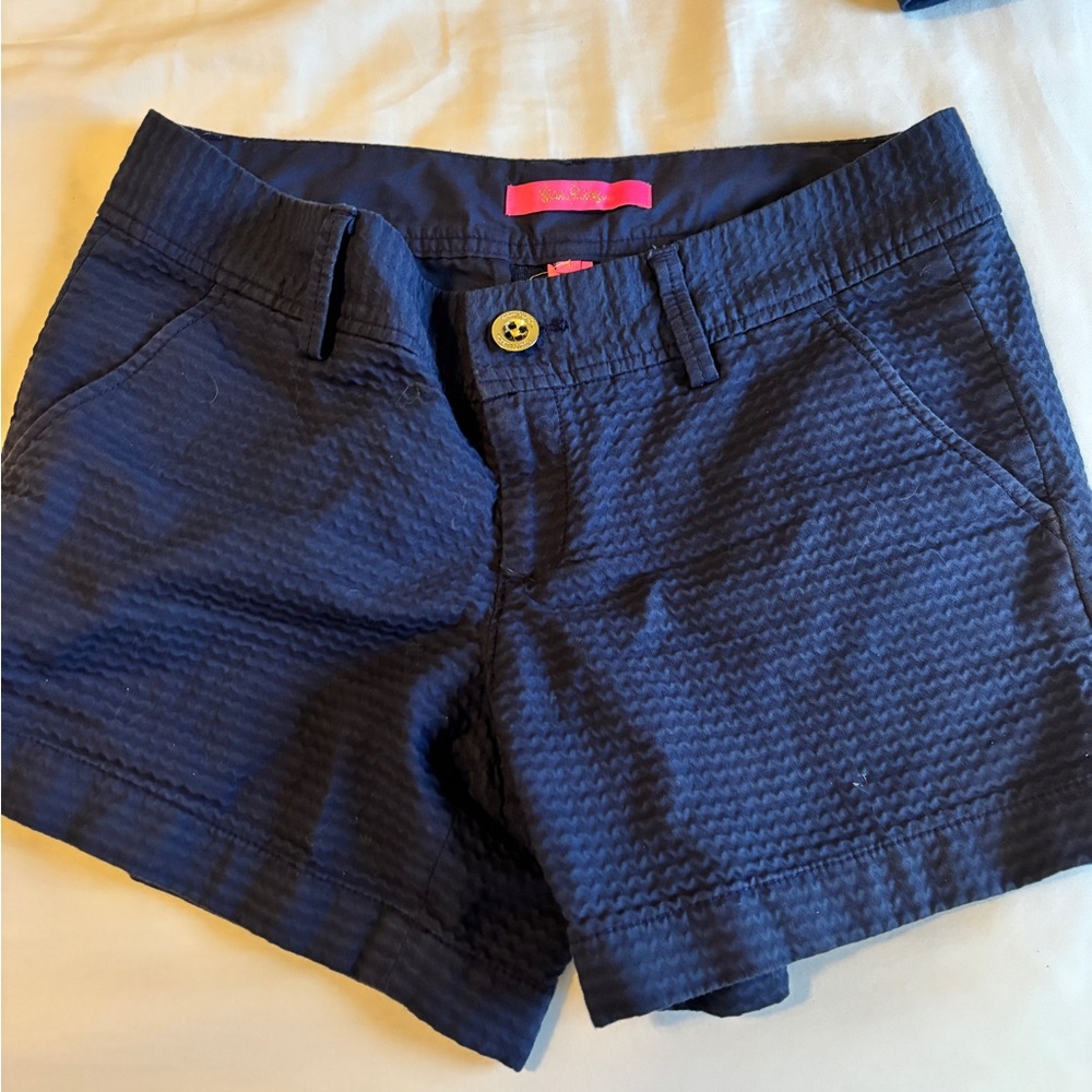 Lilly Pulitzer Textured Navy Shorts size 4 women’s excellent condition